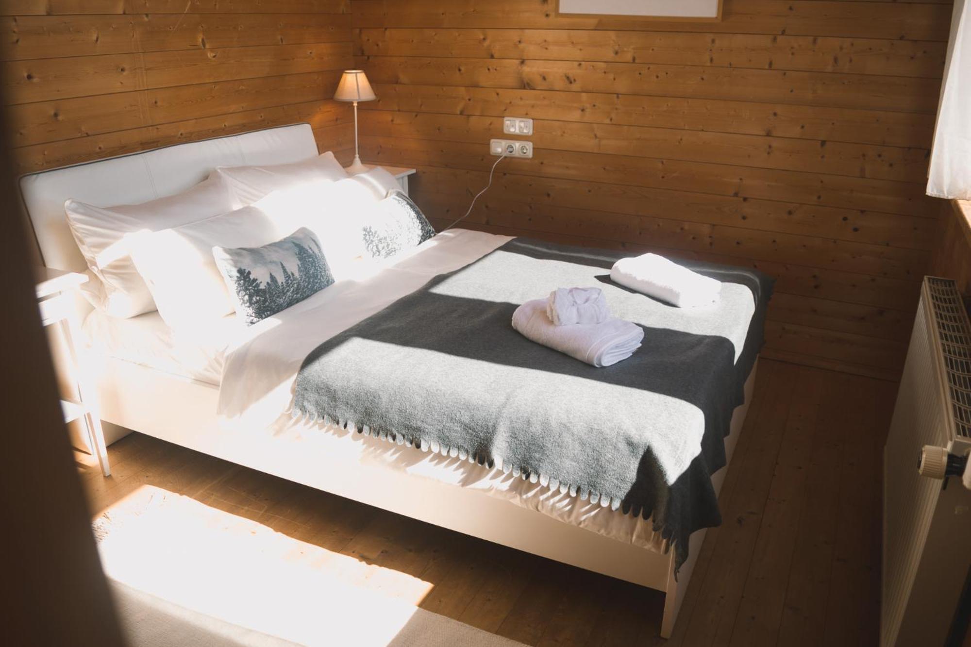 Naturnahes Familienchalet Mit Garten - Wifi - Netflix - Nur 15 Minuten Vom Chiemsee Und 35 Minuten Von Muenchen Entfernt Vogtareuth ภายนอก รูปภาพ